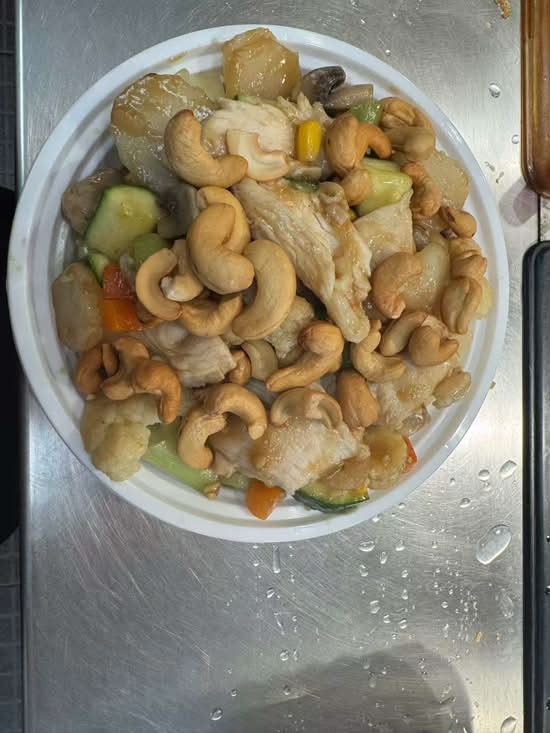 19. Diced Chicken with Cashew Nuts 腰果鸡丁